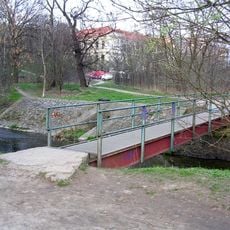 Lávka přes Botič poblíž záběhlické školy