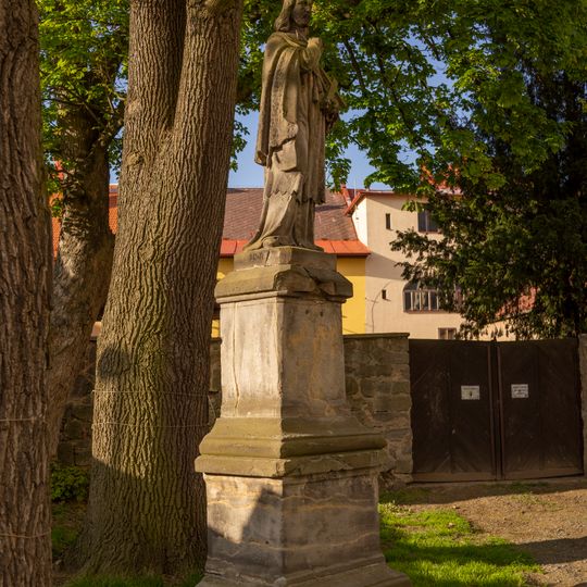 Socha svatého Jana Nepomuckého u kostela svaté Maří Magdaleny v Sobotce