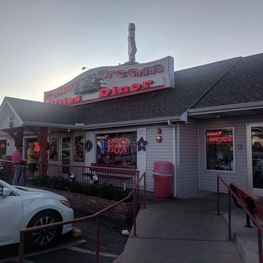 Cakes & Cream Fifties Diner & Drive In