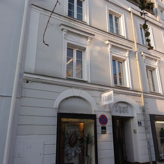 Wohn- und Geschäftshaus