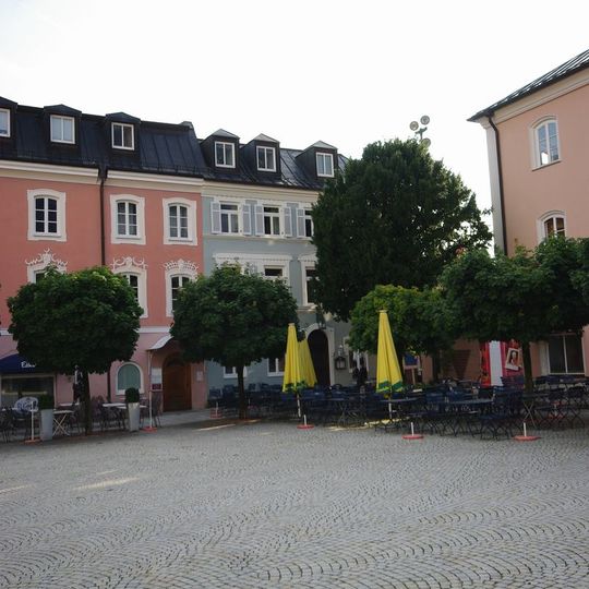 Wohn- und Geschäftshaus