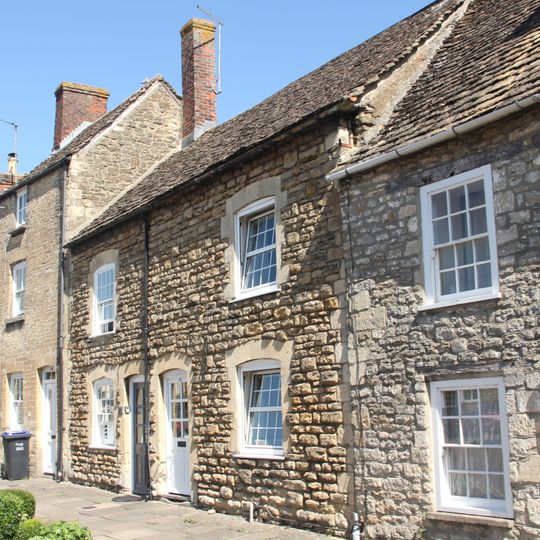 25 And 27, Horsefair