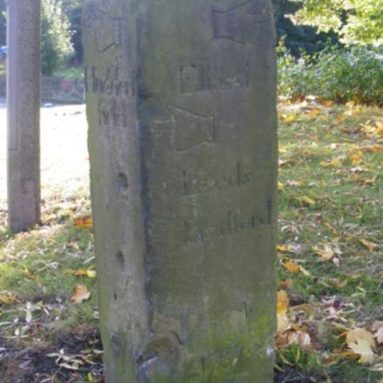 Guide Post At Junction Of Delf Hill And Tofts Grove At Ngr Se 134212