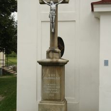 Kříž u kaple v Bojanovicích