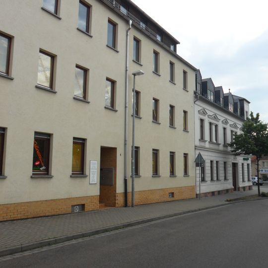 Wohnhaus in geschlossener Bebauung in Ecklage Leipziger Straße Arthur-Mahler-Straße 2