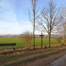 Kříž v Chromči u polní cesty