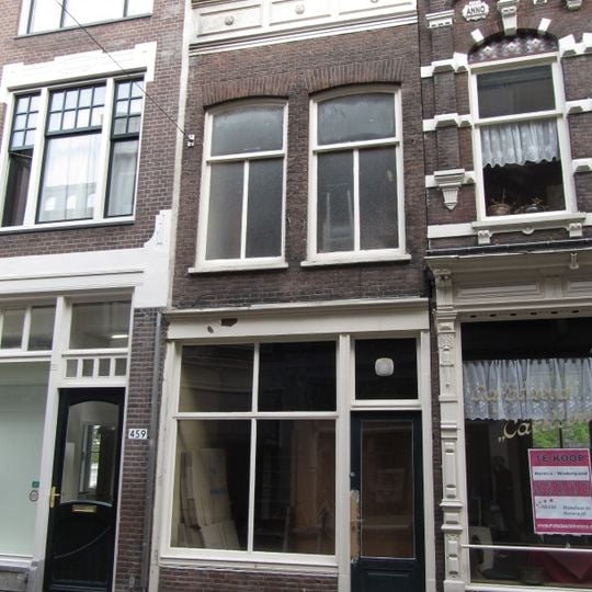 Pand met aan de voorstraatshaven gevel