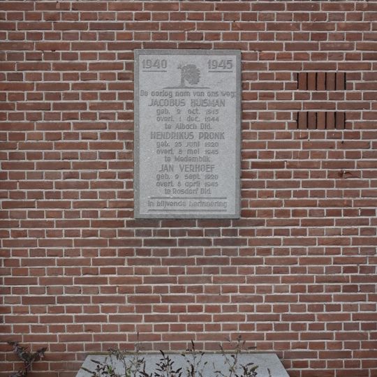 Monument bij het raadhuis