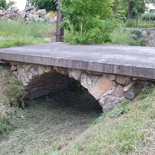 Zufahrtsbrücke über die Heidelache Hauptstraße 39