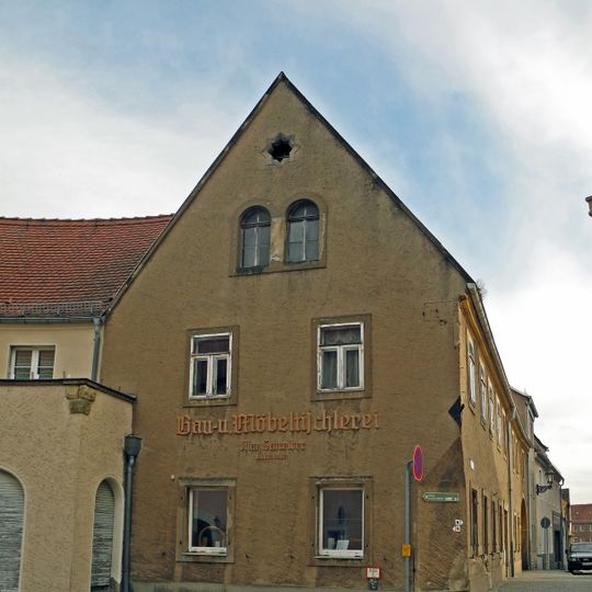 Wohnhaus in Ecklage, baulich verbunden mit Burgstraße 10a Antonstraße 1