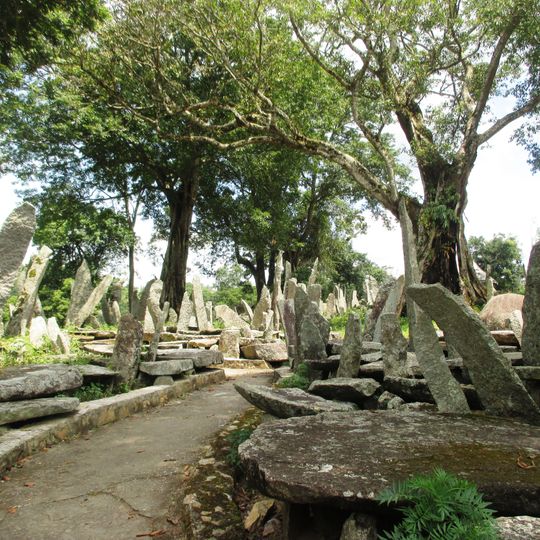 Stone memorial of U-Mawthoh-dur briew