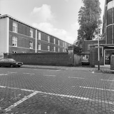 Schuddegeest: blok van 18 boven- en benedenwoningen