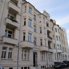 Mietshaus in geschlossener Bebauung Lotharstraße 7