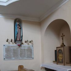 Pamětní deska v kostele svatého Františka v Chudobíně