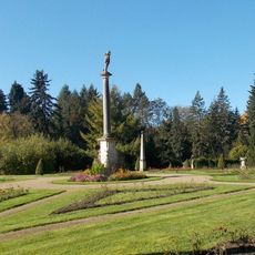 Sloup se sochou Lukrécie (Kleopatry) na Konopišti