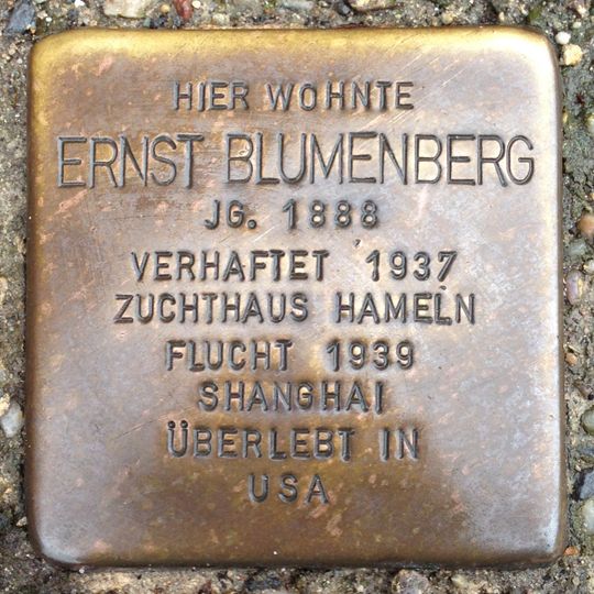 Stolperstein en memoria de Ernst Blumenberg