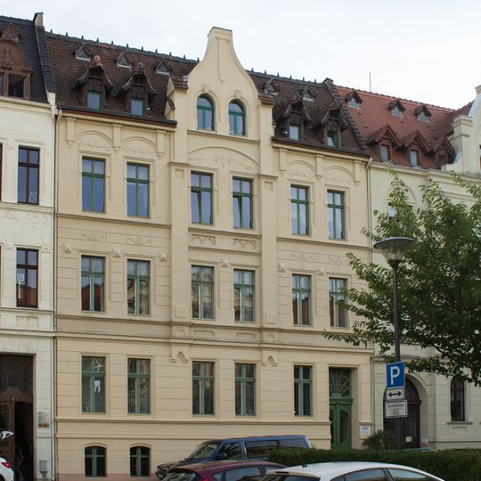 Mietshaus in geschlossener Bebauung Konsulplatz 7