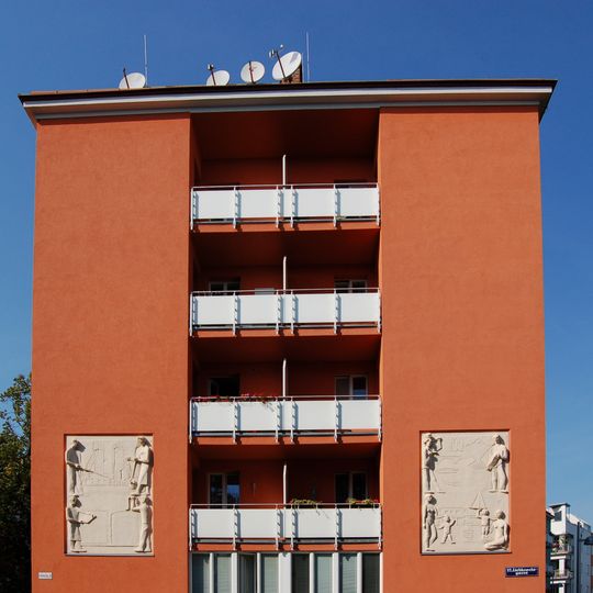 Reliefs Arbeit und Feiertag