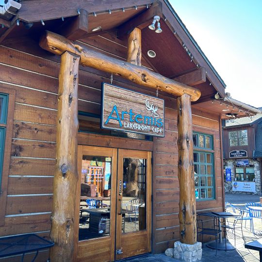 Artemis Lakefront Cafe