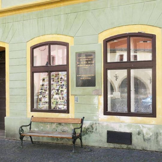 Pamětní deska Aloise Klára na domě čp. 73 v Úštěku