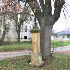 Kříž na rozcestí u domu 1 v Hroněticích