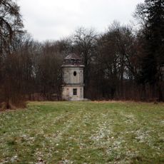 Ruiny pałacu (nie istnieją) z wieżą w Kamieniu