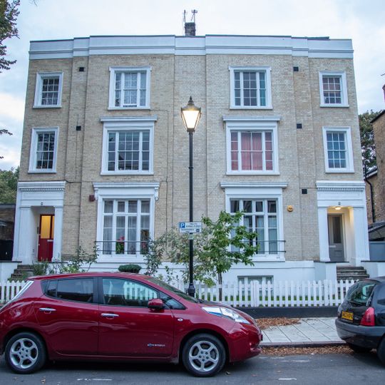 9 And 11, Groveway Sw9