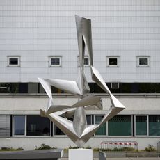 Plastik "Bewegung" von Wander Bertoni, Stadthalle Wien