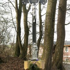 Kříž v ulici V Úvoze v Lešanech