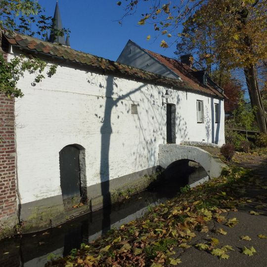 Court of Thorn Abbey with bridge