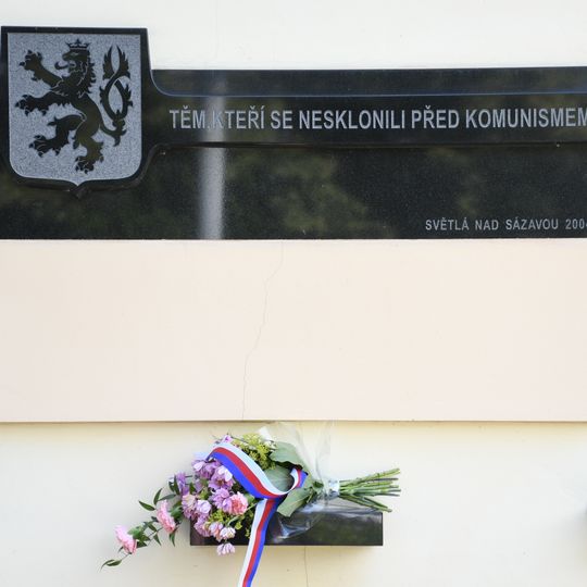 Pamětní deska obětem komunismu ve Světlé nad Sázavou