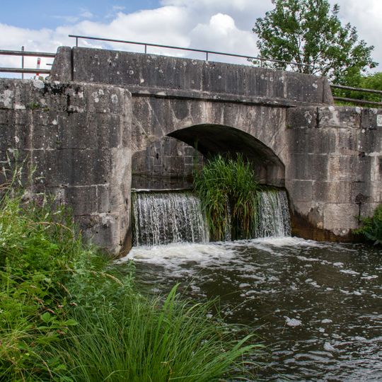 Bogenbrücke der Schleuse 28