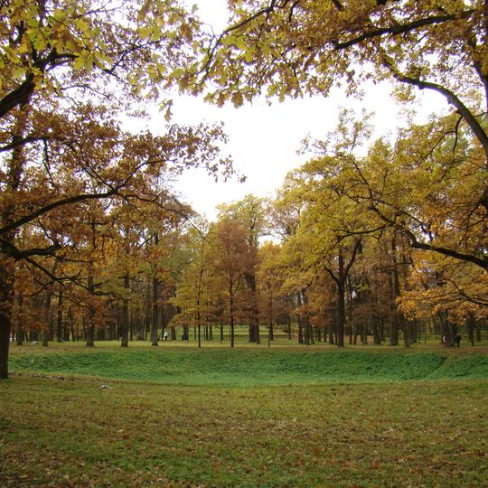 Нижний Ботанический сад с лестницами и круглым прудом
