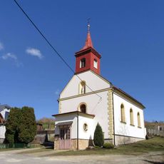 Kaple svatého Jana a Pavla v Komňátce u hřbitova