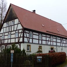 Wohnstallhaus (Umgebinde), Scheune und Ausgedingehaus eines Bauernhofes Wasserstraße 6