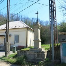 Kříž na rozcestí v osadě Zámostí