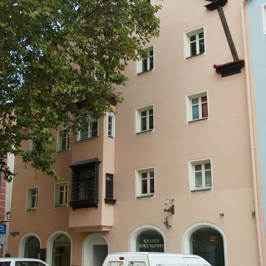 Wohn- und Geschäftshaus