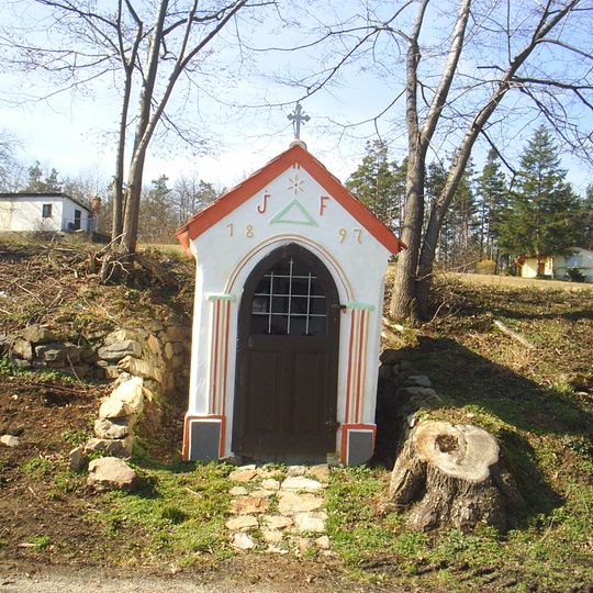 Kaplička v severní části vsi