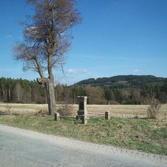Kříž východně od Olešovic