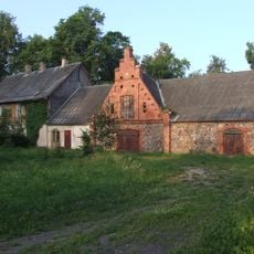 Saimniecības ēkas (2)