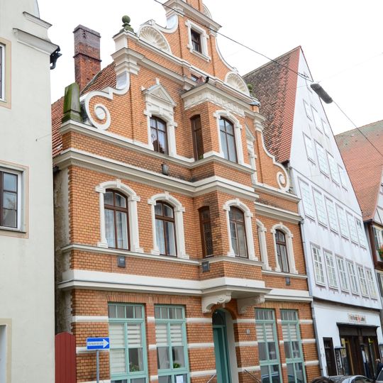 Wohn- und Geschäftshaus