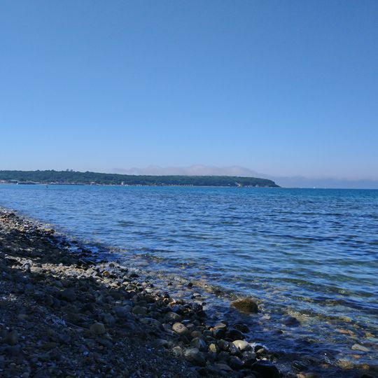 Бухта Лебединое озеро