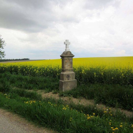 Kříž východně od Holovous