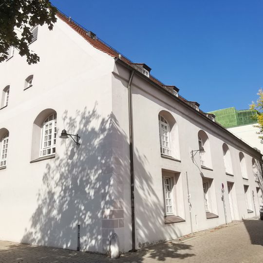 Hallstraße 5, Reitschule