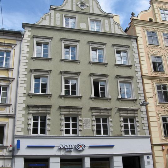 Wohn- und Geschäftshaus