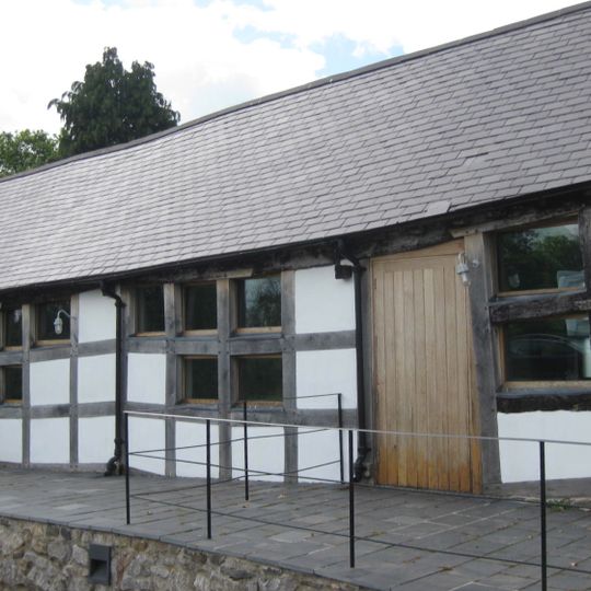 Ty Coch Cruck Barn, Llangynhafal, Denbighshire