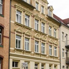 Mietshaus in geschlossener Bebauung Thielestraße 4