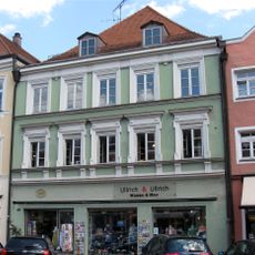 Wohn- und Geschäftshaus