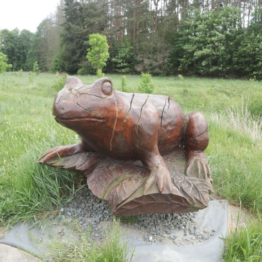 Socha Žáby u Hostákova