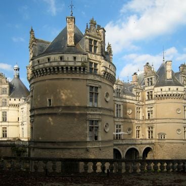 Châteaux of the Loire: Renaissance architecture, historic gardens, and royal residences